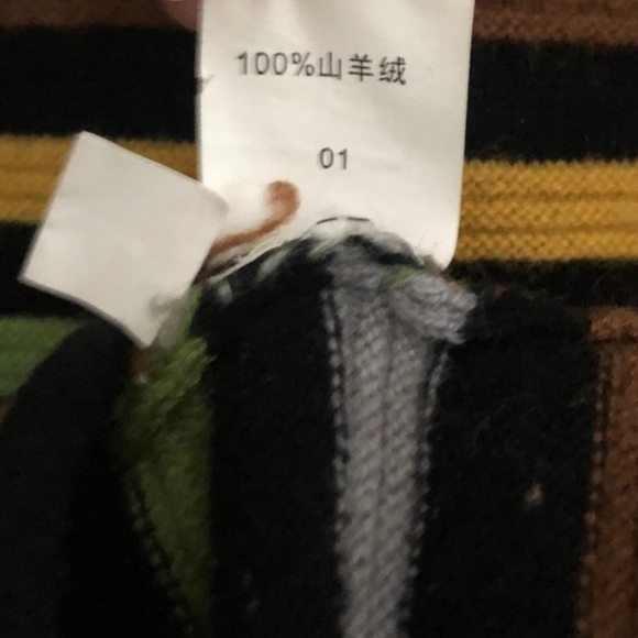 100% Cashmere Multicolor Rainbow Striped V-neck Sweater - Picture 13 of 16